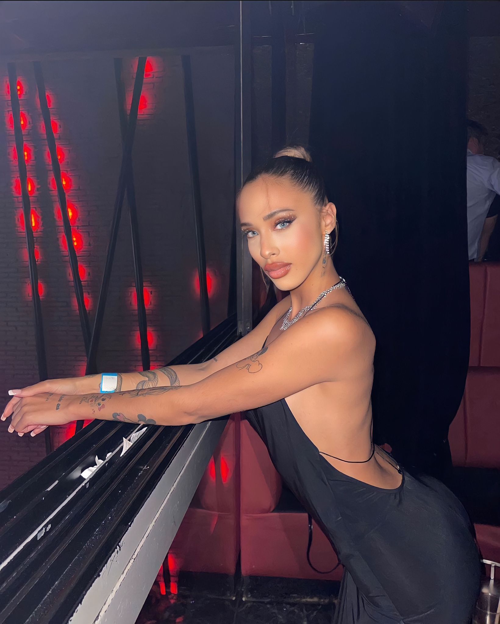 Escort - EVELYN - Ibiza Tops